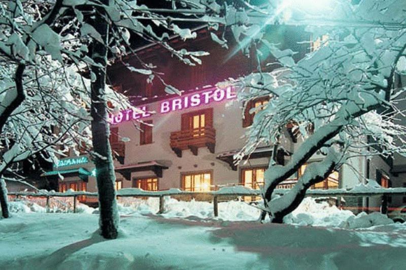 Hotel Bristol Fiumalbo Exteriör bild